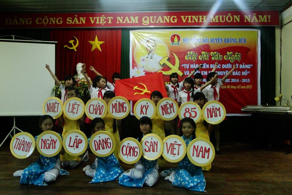 Chương trình văn nghệ “Tự hào tiến bước dưới cờ Đảng” và Hội thi “Đội em kể  chuyện Bác Hồ” huyện Krông Búk năm 2015